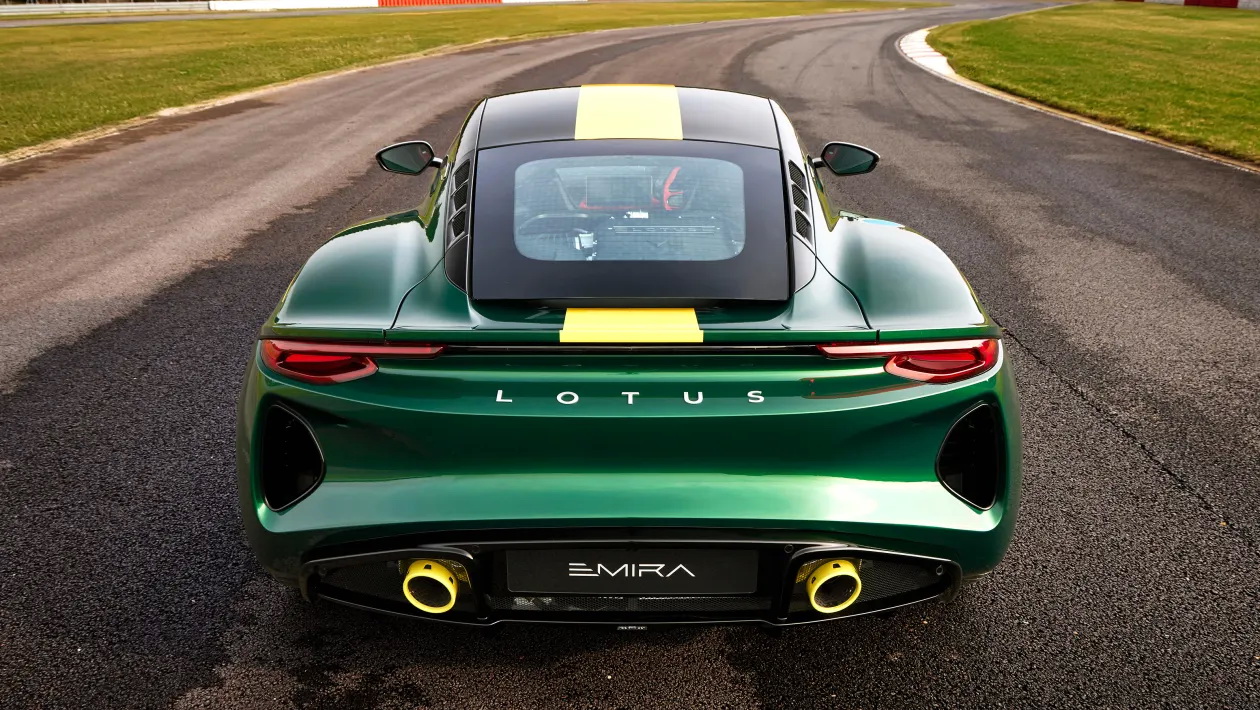 Η Lotus Emira Clark Edition τιμά τον εμβληματικό Jim Clark